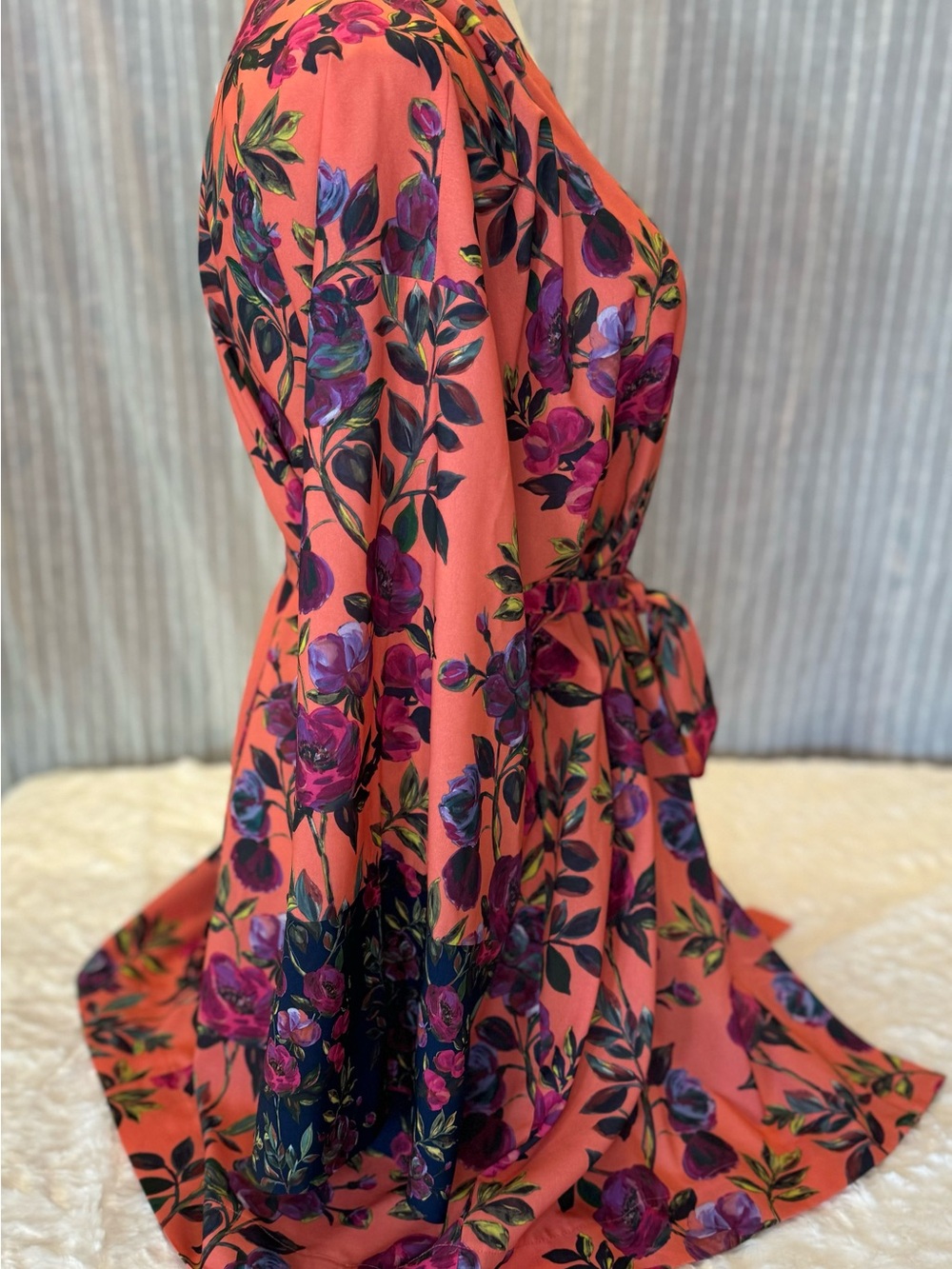 Cacique Coral Robe With Bell Sleeves in Size 14/16 D16 - Picture 10 of 12